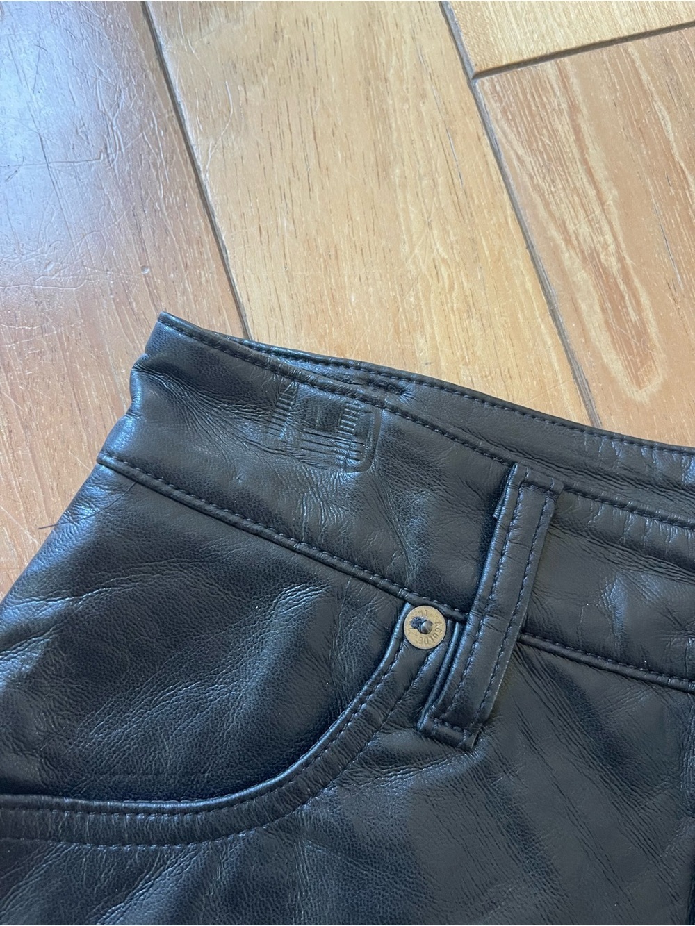AGOLDE Black Recycled Leather High Rise Shorts Size 23 Made in USA Night Out - Picture 14 of 14